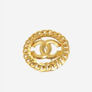 Pre-Owned Chanel CC Brooch Gold-Plated